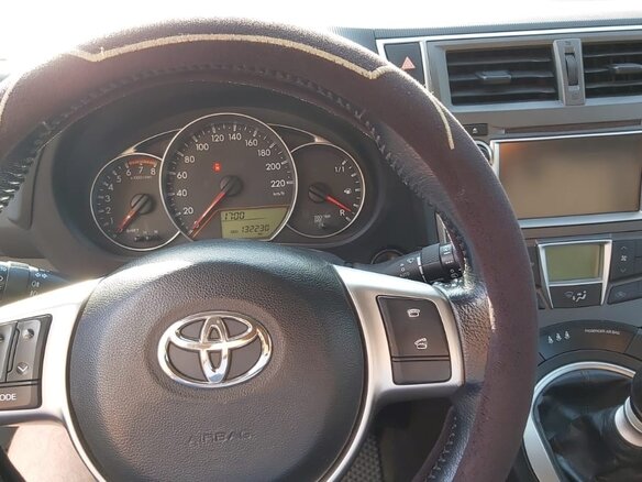 2012 Toyota Verso-S, фиолетовый, 1100000 рублей - вид 4
