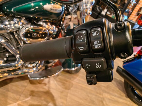2022 Harley-Davidson Heritage, чёрный, 3500000 рублей - вид 10