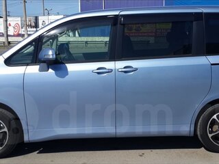 2008 Toyota Voxy II (R70), голубой, 1125000 рублей, вид 4