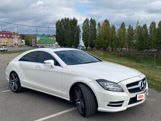 2012 Mercedes-Benz CLS 500 II (C218), белый, 3000000 рублей, вид 3