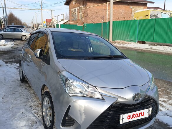 2017 Toyota Vitz III (XP130) Рестайлинг 2, серый, 900000 рублей - вид 1