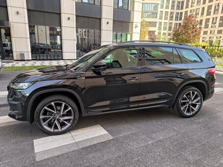 2022 Skoda Kodiaq I Рестайлинг, чёрный, 3950000 рублей, вид 3