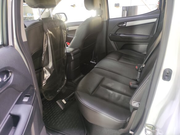 2019 Isuzu D-Max II Рестайлинг, белый, 2750000 рублей - вид 8