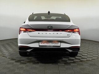 2021 Hyundai Elantra VI (AD) Рестайлинг, белый, 1920000 рублей, вид 5