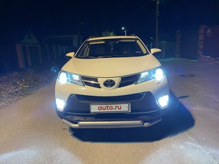 2014 Toyota RAV4 IV (XA40), белый, 2200000 рублей, вид 2