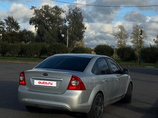 2011 Ford Focus II Рестайлинг, серебристый, 550000 рублей, вид 3