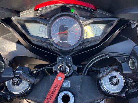 2010 Honda VFR 1200, красный, 1000001 рублей, вид 2