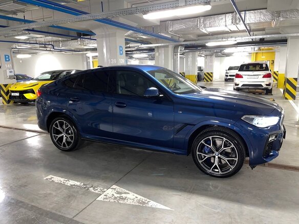 2021 BMW X6 30d III (G06), синий, 9999999 рублей - вид 3