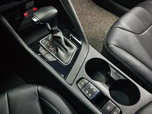 2021 Kia Niro I Рестайлинг, белый, 1600000 рублей - вид 8