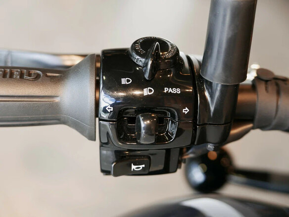 2026 Royal Enfield Shotgun, белый, 741000 рублей - вид 12