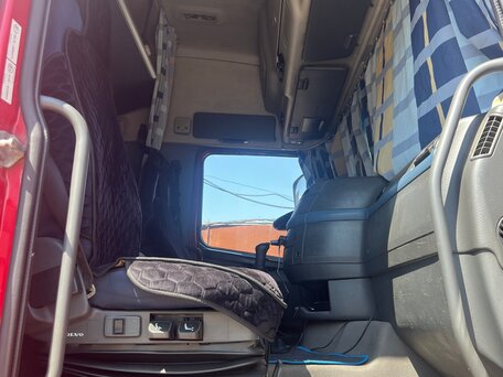 2007 Volvo FH, красный, 5500000 рублей, вид 4