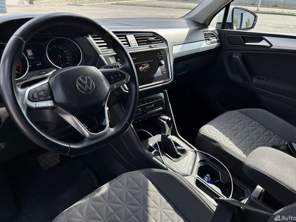 2021 Volkswagen Tiguan II Рестайлинг, белый, 2080000 рублей - вид 5