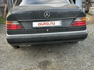1995 Mercedes-Benz E-Класс 250 I (W124), чёрный, 1200000 рублей, вид 3