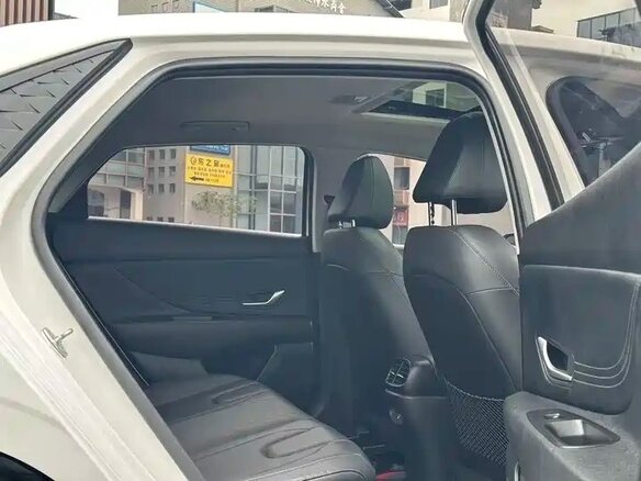 2023 Hyundai Elantra VII (CN7) Рестайлинг, белый - вид 16