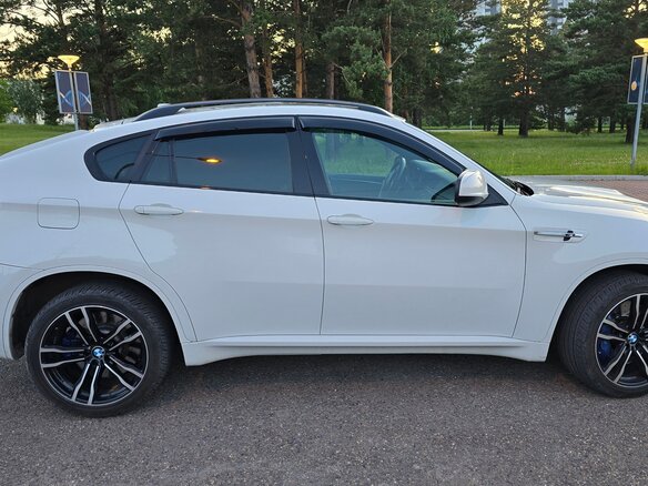 2013 BMW X6 M I (E71) Рестайлинг, белый, 2000000 рублей - вид 4