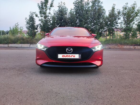 2019 Mazda 3 IV (BP), красный, 1800000 рублей - вид 1