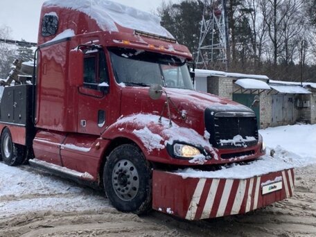 2003 Freightliner Columbia, красный, 7400000 рублей, вид 1