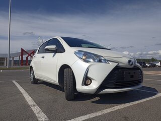 2018 Toyota Vitz III (XP130) Рестайлинг 2, белый, 1250000 рублей, вид 4
