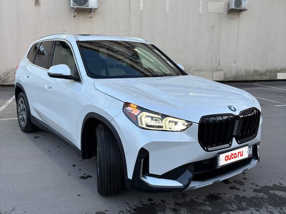 2023 BMW X1 28i xDrive III (U11/U12), белый, 5200000 рублей - вид 2