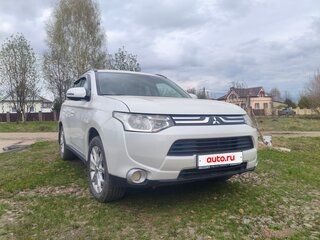2013 Mitsubishi Outlander III, белый, 1255000 рублей, вид 3