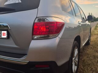 2012 Toyota Highlander II (XU40) Рестайлинг, серебристый, 2200000 рублей, вид 3