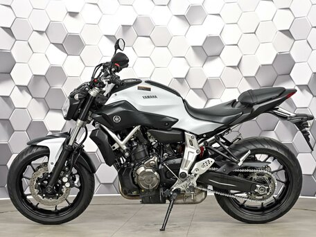 2014 Yamaha MT-07 (FZ-07), белый, 625000 рублей, вид 4