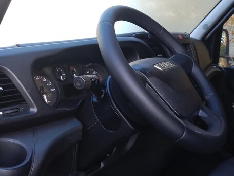 2017 Iveco Daily, красный, 2500000 рублей, вид 5