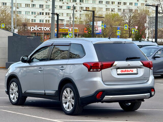 2016 Mitsubishi Outlander III Рестайлинг 2, серебристый, 1380000 рублей, вид 4