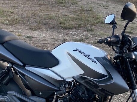 2022 Bajaj Pulsar NS 125, белый, 165000 рублей, вид 3