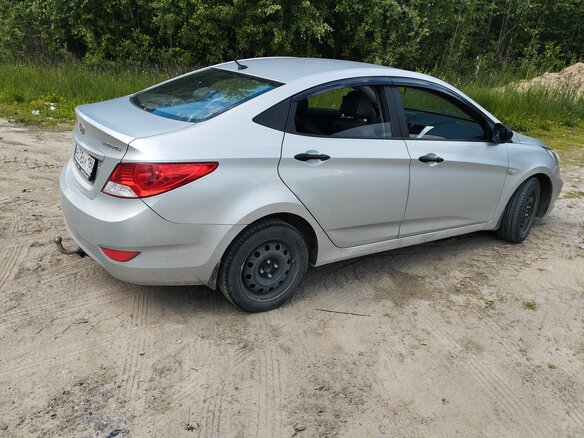 2013 Hyundai Solaris I, серебристый, 730000 рублей - вид 1