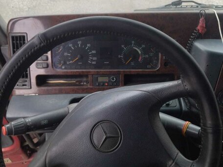 2011 Mercedes-Benz Actros, красный, 3180000 рублей, вид 5