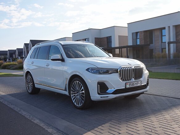 2019 BMW X7 40i I (G07), белый, 5000000 рублей - вид 4