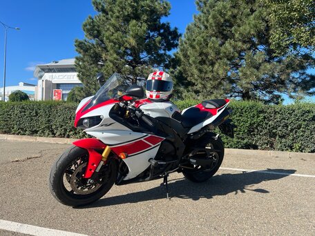 2013 Yamaha YZF-R1, белый, 1210000 рублей, вид 3