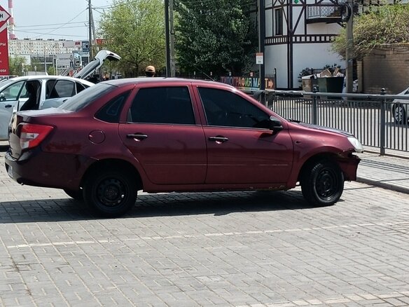 2013 Lada (ВАЗ) Granta I, серебристый, 360000 рублей - вид 4