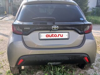2020 Toyota Yaris IV, серый, 1450000 рублей, вид 3