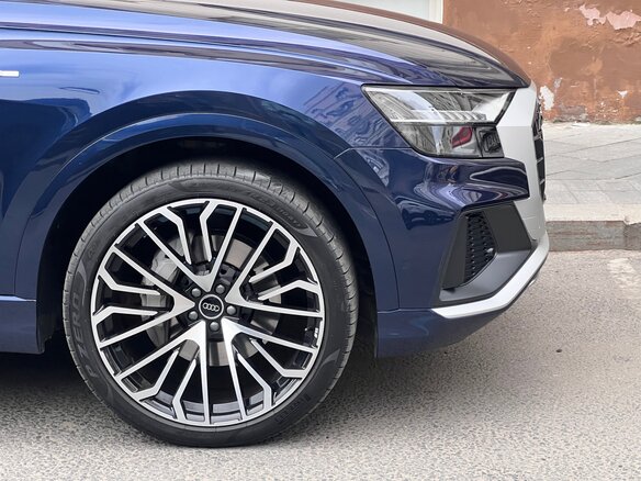 2020 Audi Q8 50 TDI I (4M), синий, 9700000 рублей - вид 16