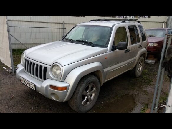 2003 Jeep Cherokee III (KJ), серебристый, 600000 рублей