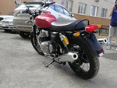 2024 Royal Enfield Interceptor 650, красный, 599000 рублей, вид 2