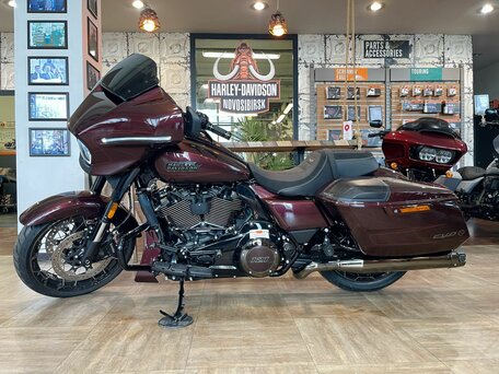 2024 Harley-Davidson CVO Street Glide, пурпурный, 5550000 рублей, вид 2