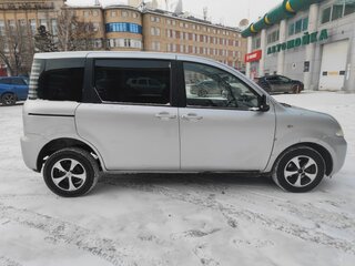 2004 Toyota Sienta I, серебристый, 400000 рублей, вид 2