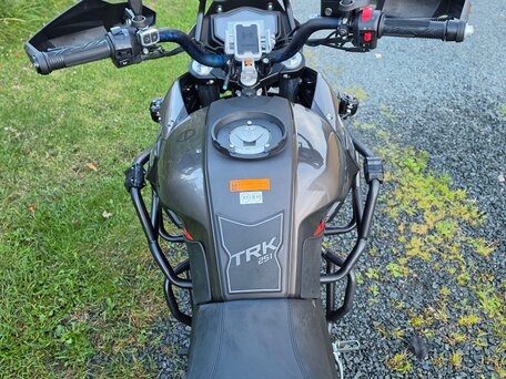 2023 Benelli TRK 251, серый, 320000 рублей, вид 5