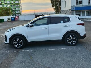 2019 Kia Sportage IV Рестайлинг, белый, 2390000 рублей, вид 4