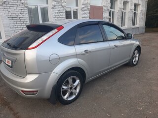 2010 Ford Focus II Рестайлинг, серебристый, 680000 рублей, вид 4