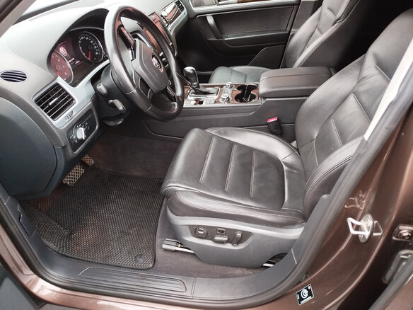 2012 Volkswagen Touareg II, коричневый, 1600000 рублей - вид 23