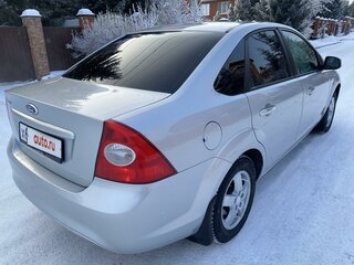 2011 Ford Focus II Рестайлинг, серебристый, 815000 рублей, вид 4