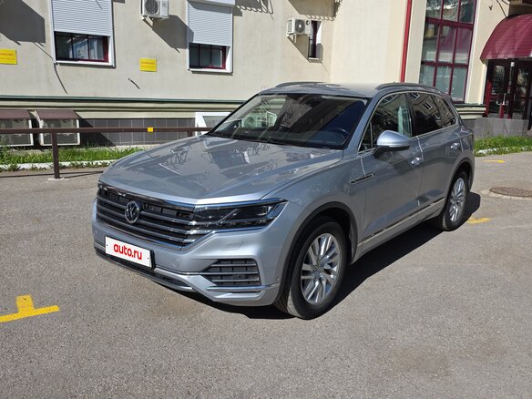 2018 Volkswagen Touareg III, серебристый, 4500000 рублей