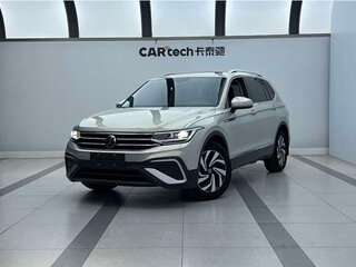 2023 Volkswagen Tiguan II Рестайлинг, серебристый, 2720999 рублей, вид 1