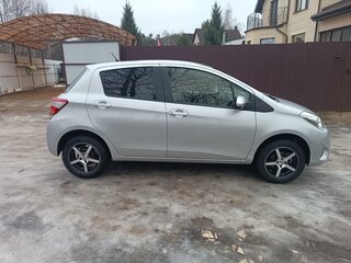 2019 Toyota Vitz III (XP130) Рестайлинг 2, серый, 1280000 рублей, вид 3