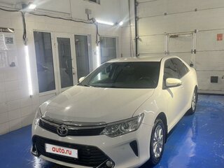 2016 Toyota Camry VII (XV50) Рестайлинг, белый, 1900000 рублей, вид 1