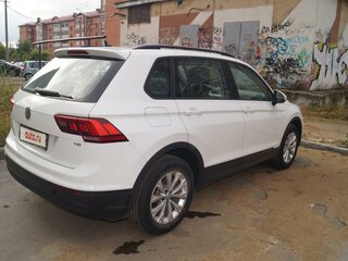 2017 Volkswagen Tiguan II, белый, 2550000 рублей, вид 4